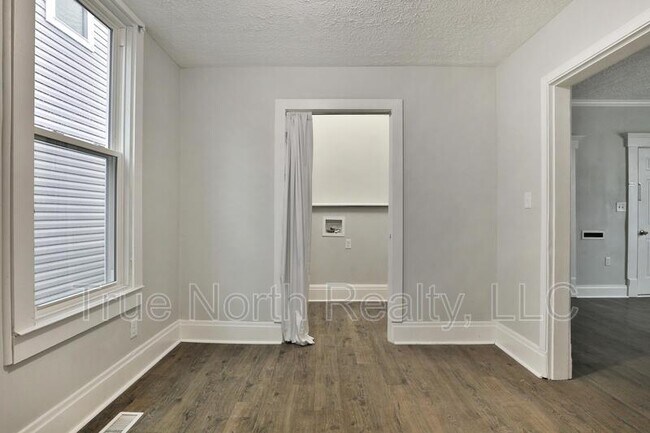 Building Photo - 628 E Whittier St