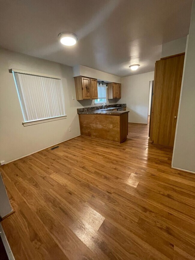 Building Photo - Beautiful 4 Bedroom Home in Ypsilanti! - F...