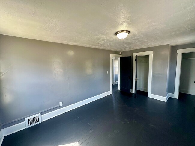 Building Photo - 323 Belden Ave SE
