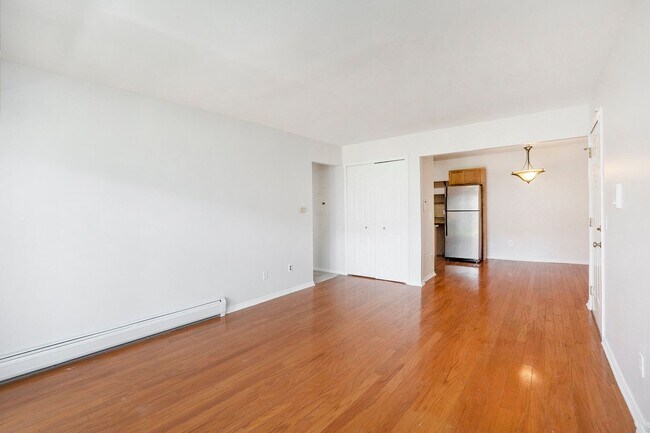 Building Photo - 2440 Parmenter Blvd