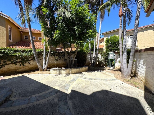 Building Photo - Beautiful 3Bd/2.5Ba Spacious Home in Tustin!