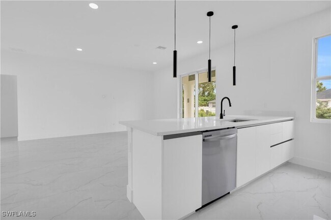 Building Photo - 100 W 11th St