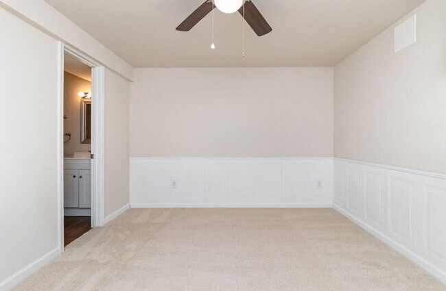 Building Photo - 203 Pecan Ln