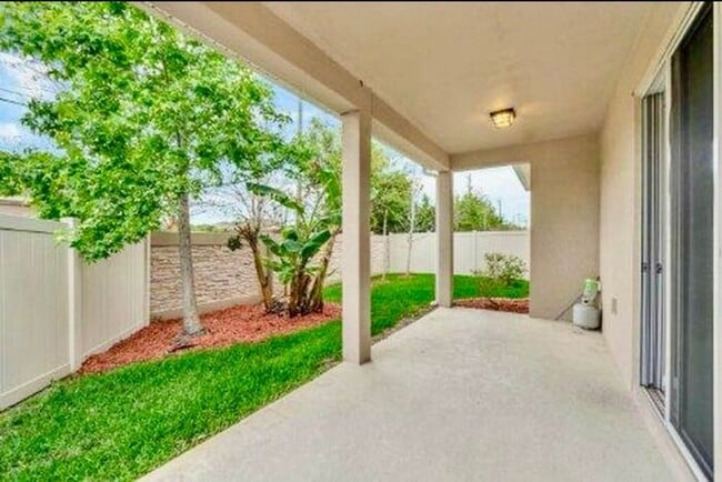 Building Photo - Luxury 2 Story 4 bedroom 3.5 bath Sanford ...
