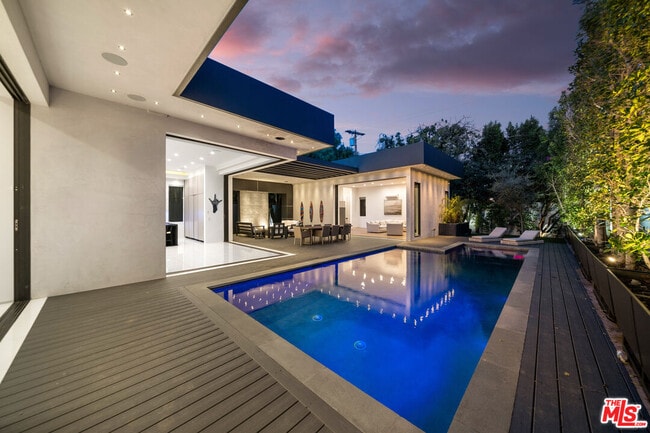 Building Photo - 4458 Mammoth Ave