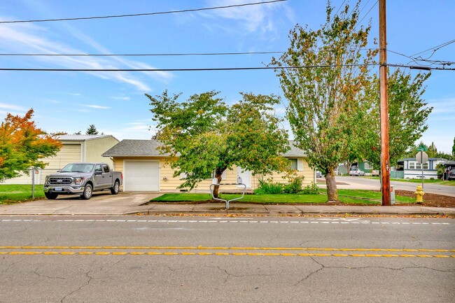 Building Photo - Savage / Ellis Duplex