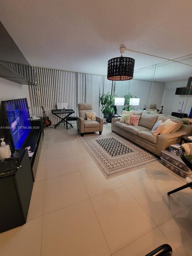 Building Photo - 1825 S Ocean Dr