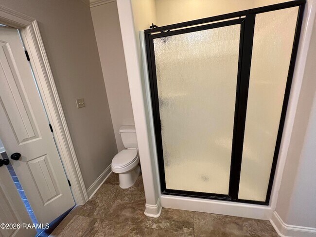 Building Photo - 204 Crenshaw Dr