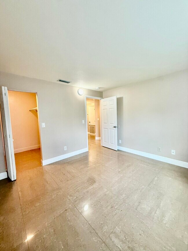 Building Photo - 2050 Oleander Blvd