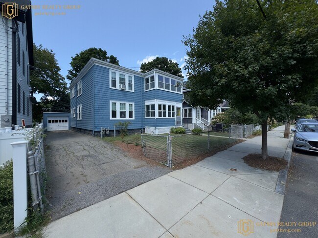Building Photo - 137 Fayerweather St