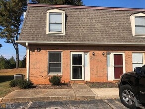 Building Photo - Oakridge Commons