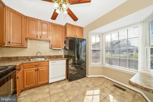 Building Photo - 310 Harry S Truman Dr