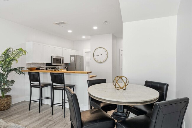Building Photo - 207 Ann Cir