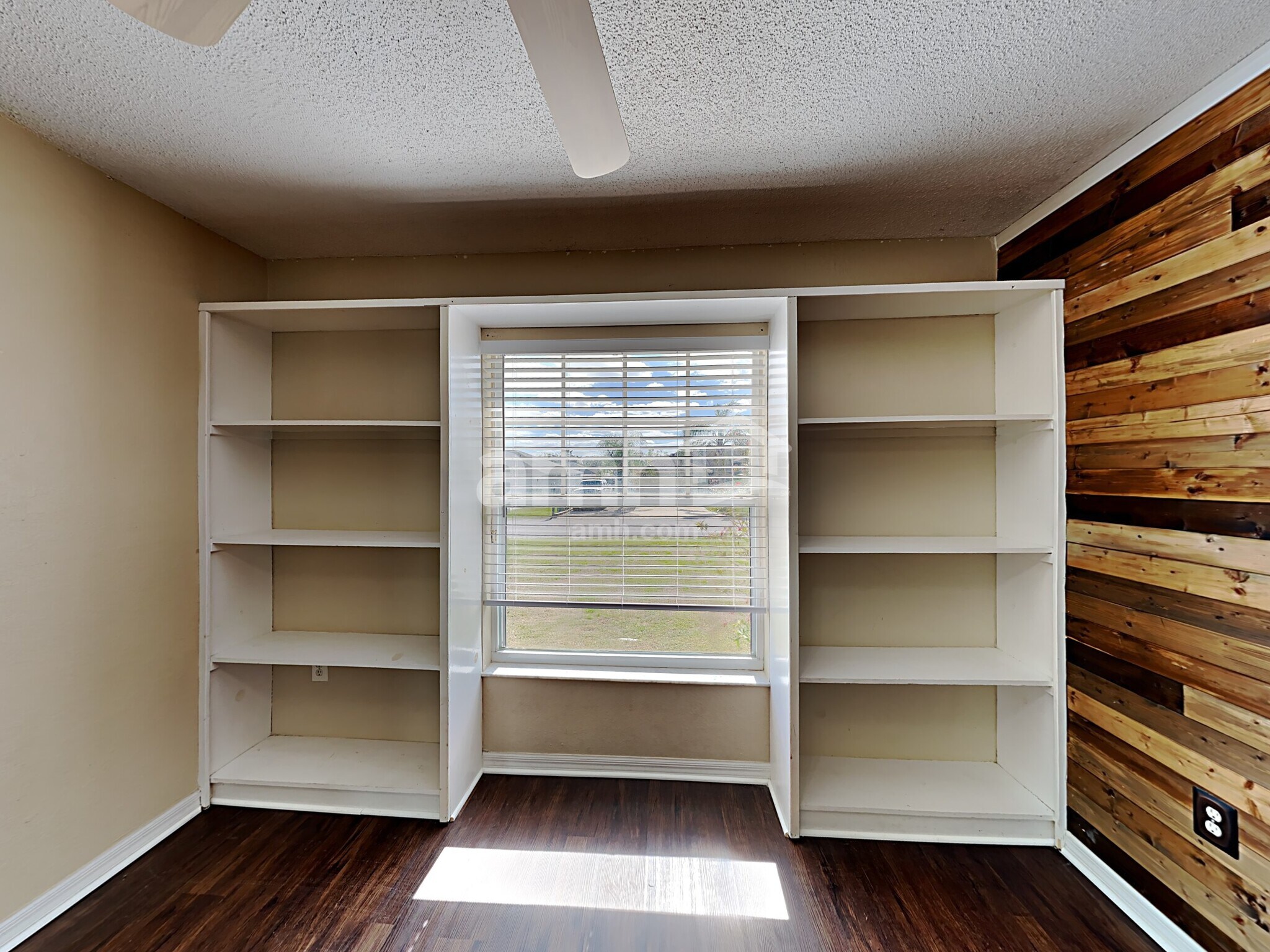 Building Photo - 2862 Hickory Ridge Dr