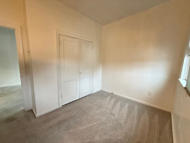 Building Photo - 305 4th Ave