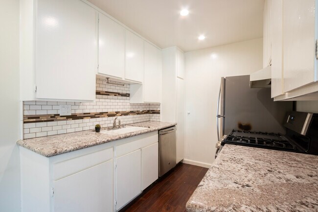 Building Photo - 2721 2nd St