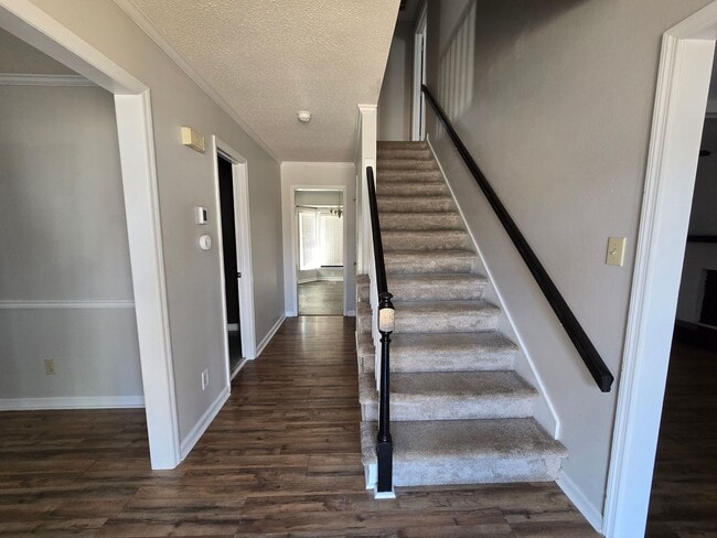 Building Photo - 6172 Lakeway Dr