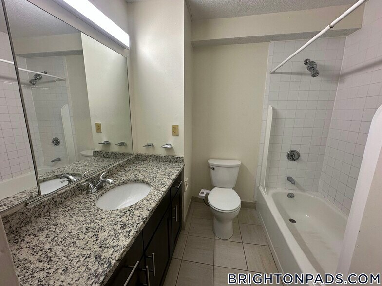 Building Photo - 154 N Beacon St