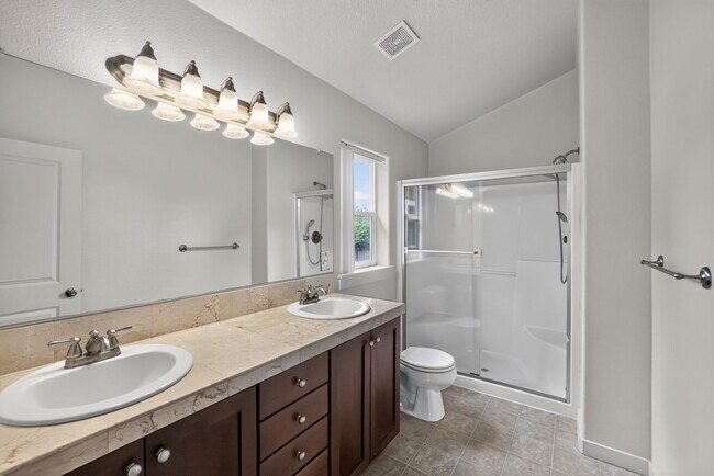 Building Photo - 7130 NE Ridge Dr