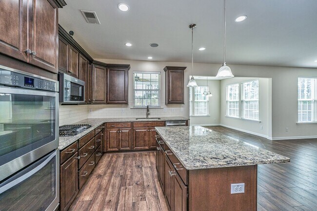 Building Photo - 201 Bigleaf Ct