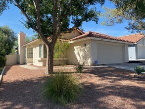 Building Photo - Silverado Ranch Area: Delightful single st...