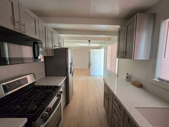 Building Photo - 40360 Mayberry Ave