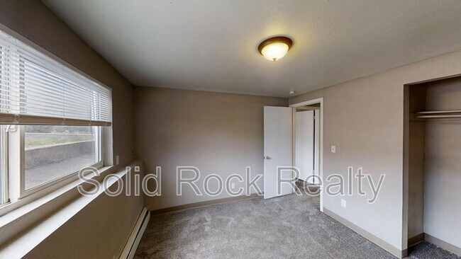Building Photo - 335 Ruskin Dr