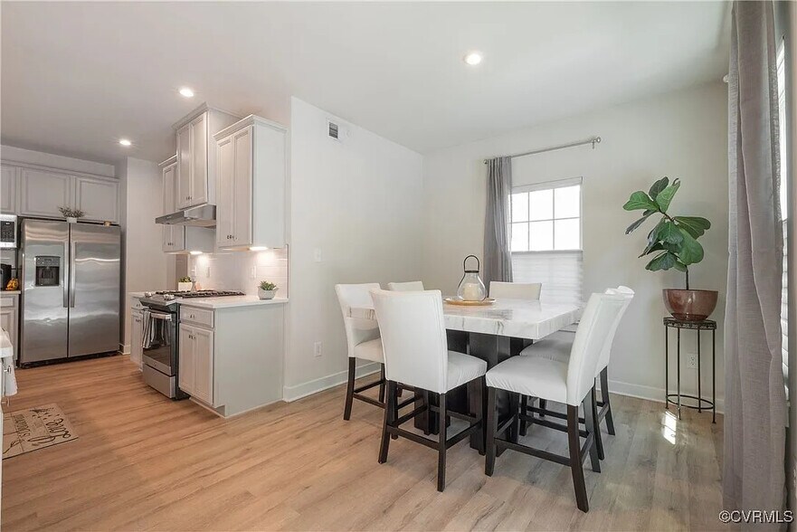 Building Photo - 9332 Janeway Dr