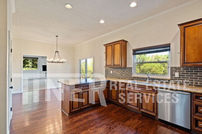 Building Photo - Stunning Views 4 Bedroom El Dorado Hills Gem