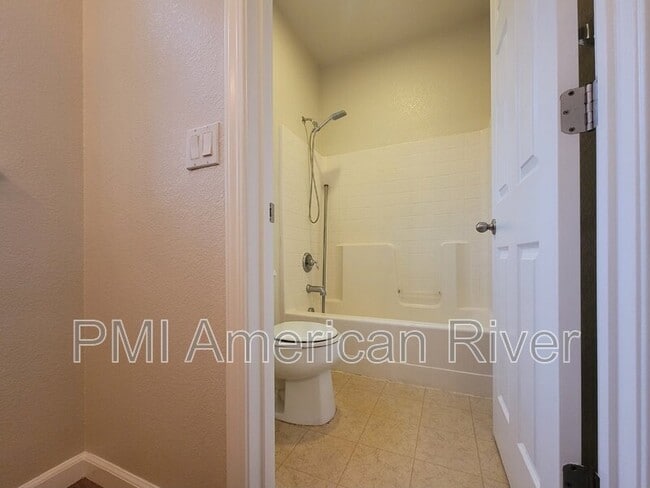 Building Photo - 8143 Crystal Walk Cir