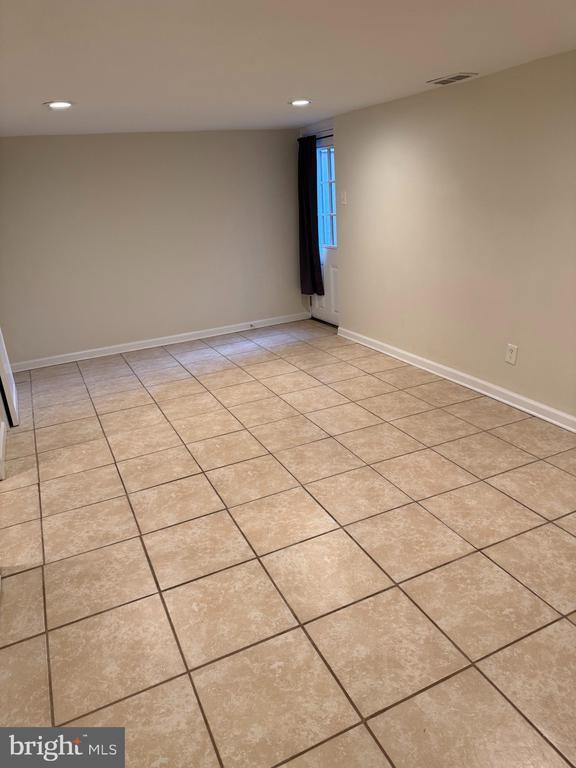 Building Photo - 204 Livingston Ct