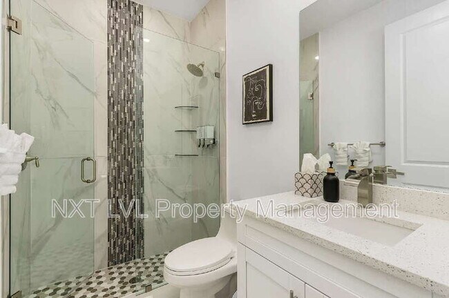 Building Photo - 318 SE 15th Terrace