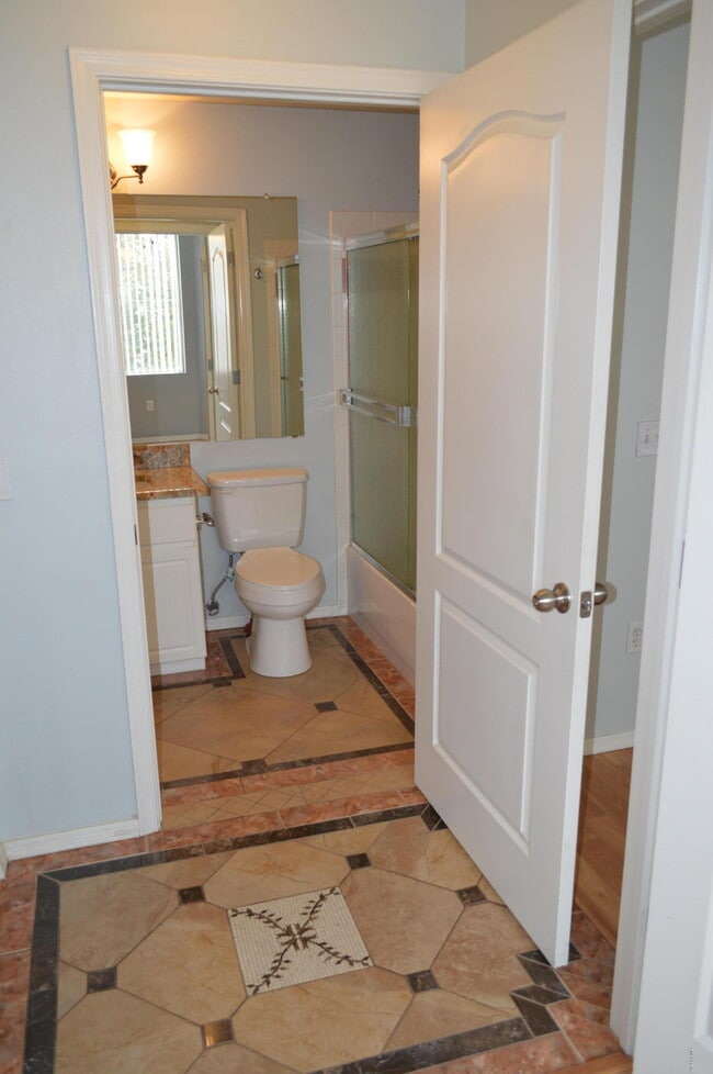 Building Photo - 1701 E Colter St