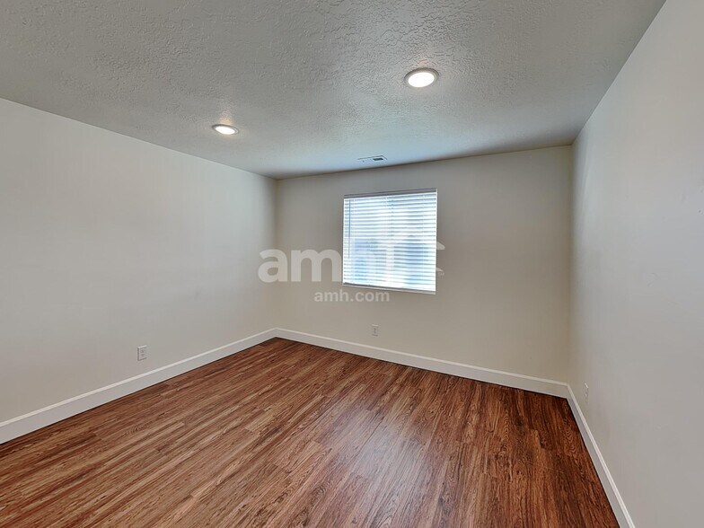 Building Photo - 1287 N Wagon Wy