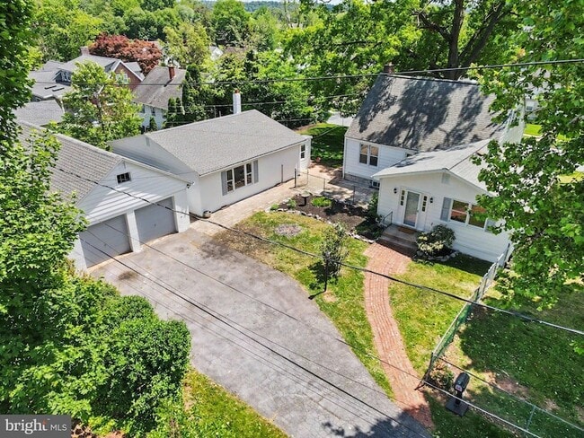 Building Photo - 105 Oak Hill Dr