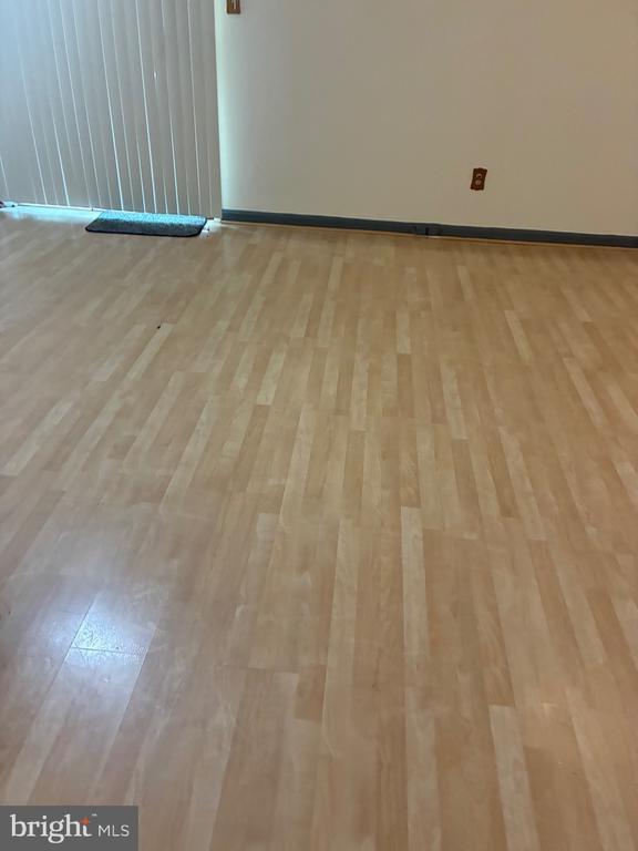 Building Photo - 8265 Londonderry Ct
