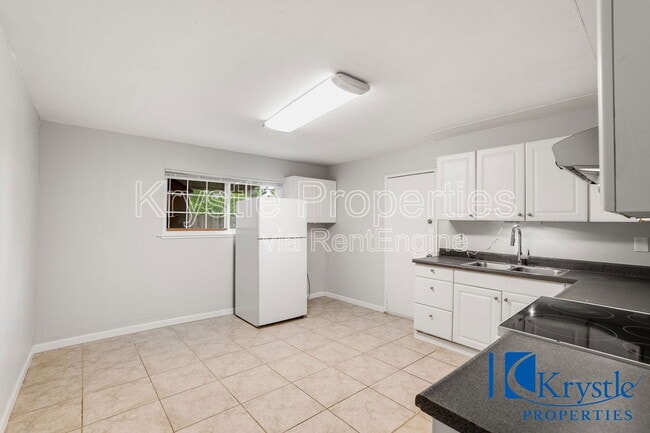 Building Photo - 938 Winchester St