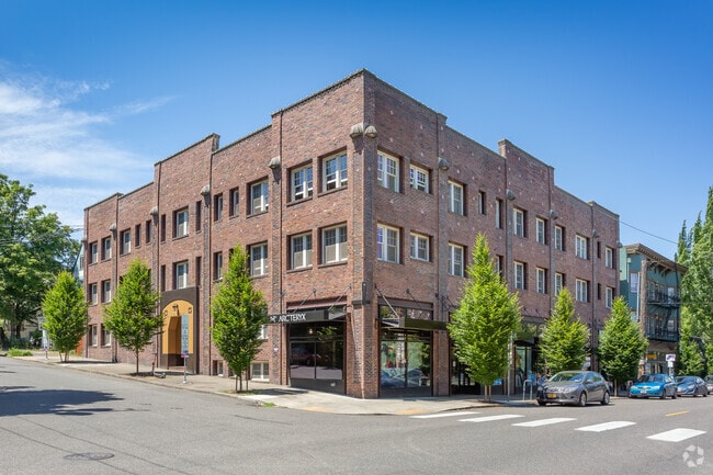 Primary Photo - Savoy Apartments