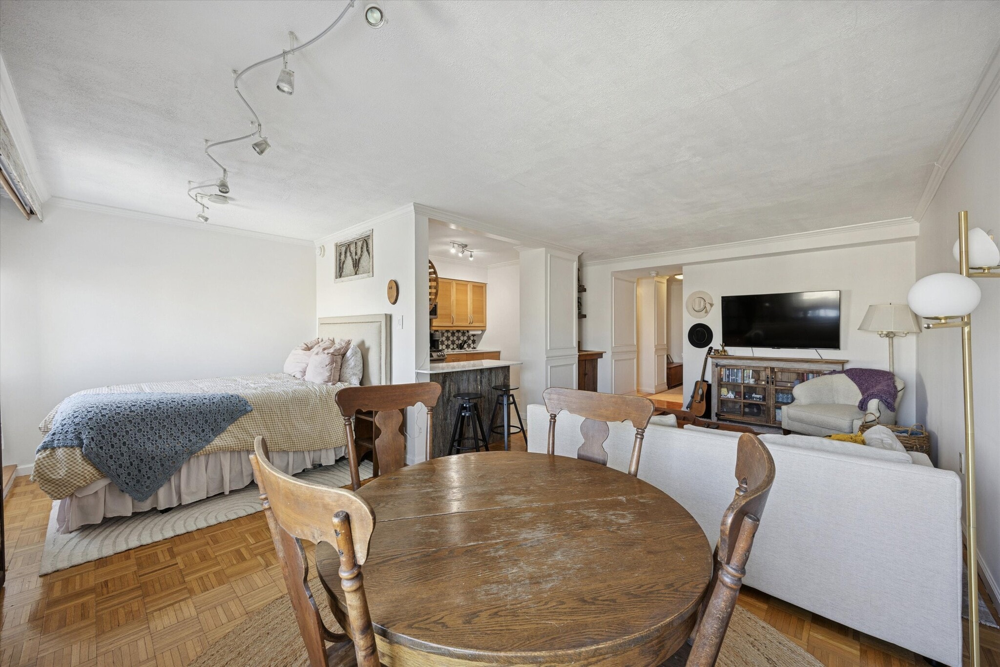 Building Photo - 604 S Washington Sq