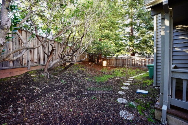 Building Photo - 5 Partridge Ct