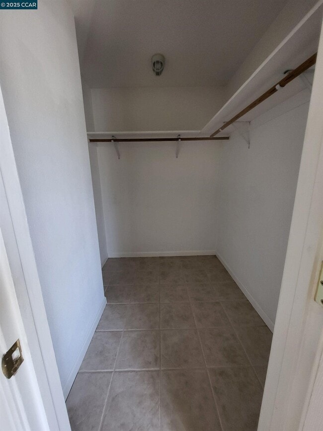Building Photo - 526 Harbour Way