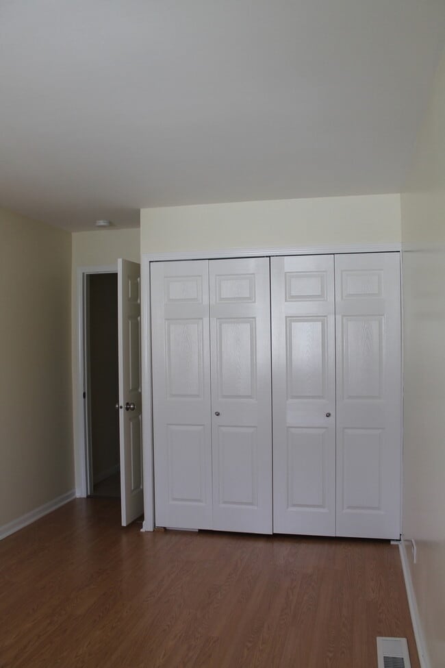 Building Photo - 440 Meadow Green Ln
