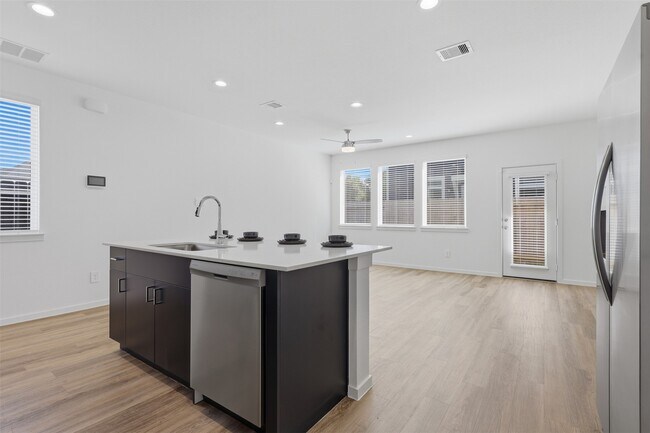 Building Photo - 7720 Inwood Grv Ln