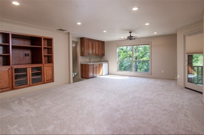 Building Photo - 10111 Bluffview Cir