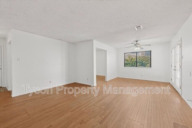 Building Photo - 9509 Dona Marguerita Ave NE