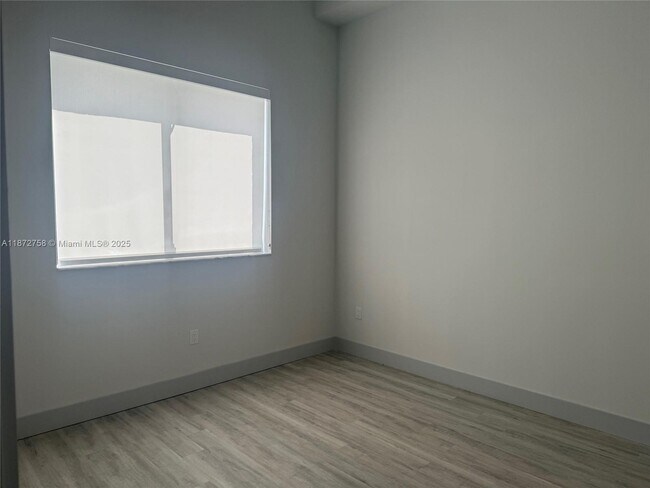 Building Photo - 9000 Ramblewood Dr