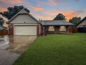 Building Photo - 8020 S 88th E Ave