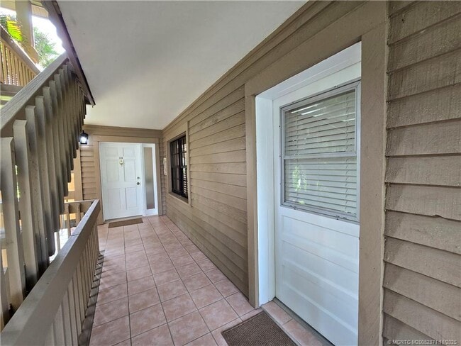 Building Photo - 316 NE Edgewater Dr