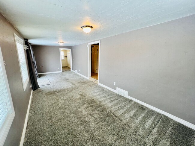 Building Photo - UNIVERSITY HILLS, CHARMING RANCH HOME, UPDATES THROUGHOUT, 3 BED, LARGE YARD, DECK AND PERGOLA .