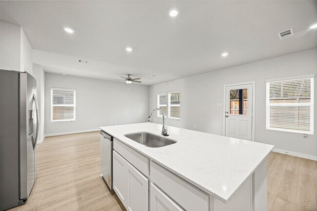 Building Photo - 7910 Alset Dr